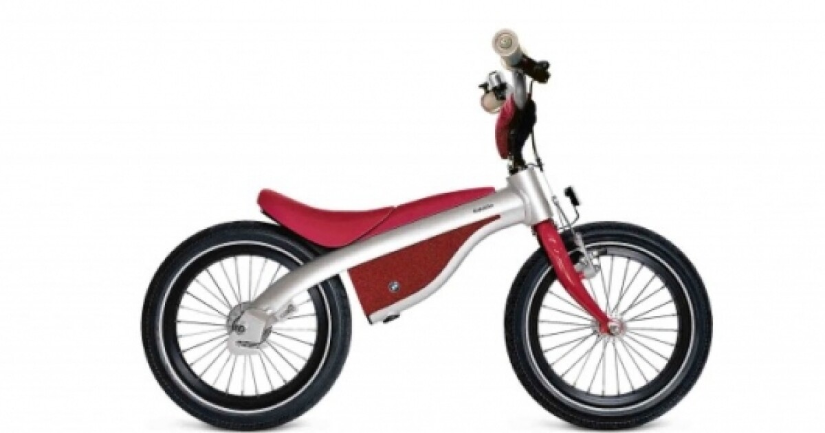 Toddlers can initially use the BMW Kidsbike as a learning bike to develop balance and coordination