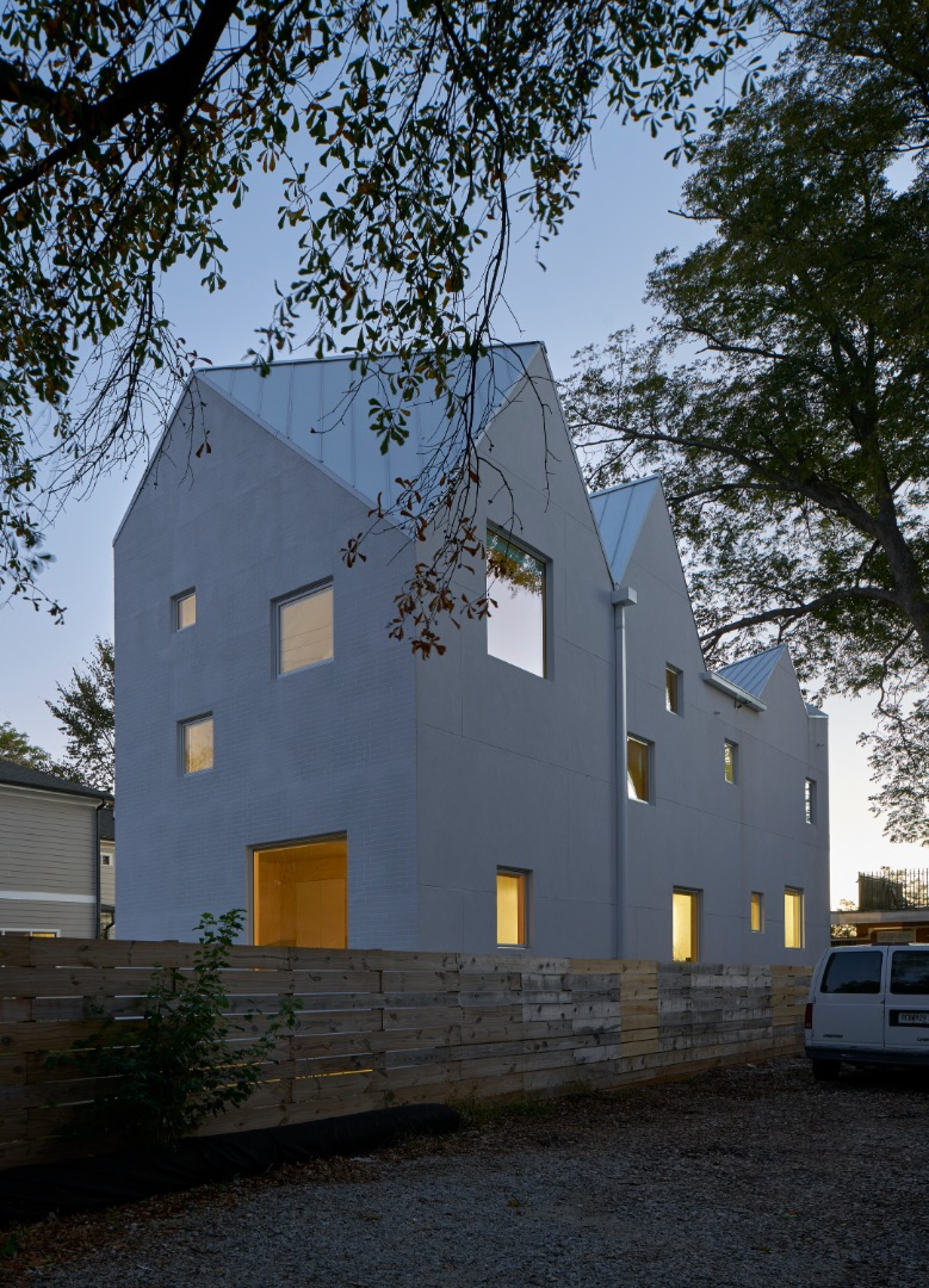 Six gable roofs inform interior layout of Haus Gables