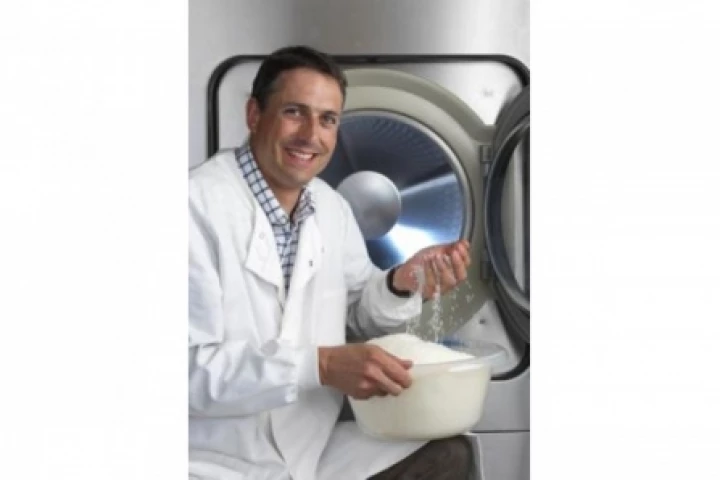 Nathan Wrench, program manager at Cambridge Consultants, and the nylon beads used in the Xeros washing machine (Photo: Xeros)