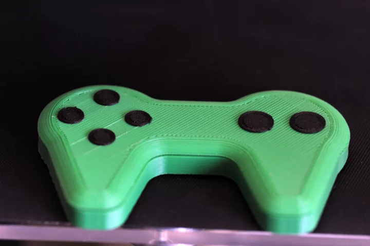 A game 3D-printed game controller with touch-sensitive buttons (Photo: University of Warwick)
