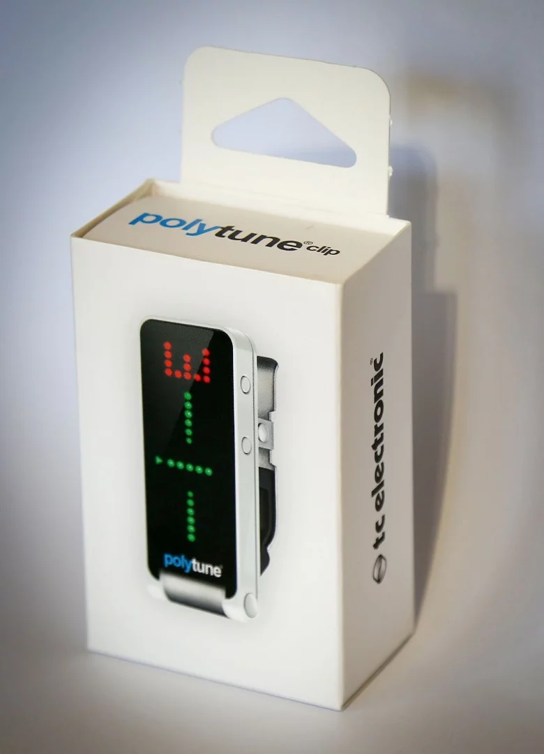 Instead of listening to just one string, this thing listens to the whole fretboard at once