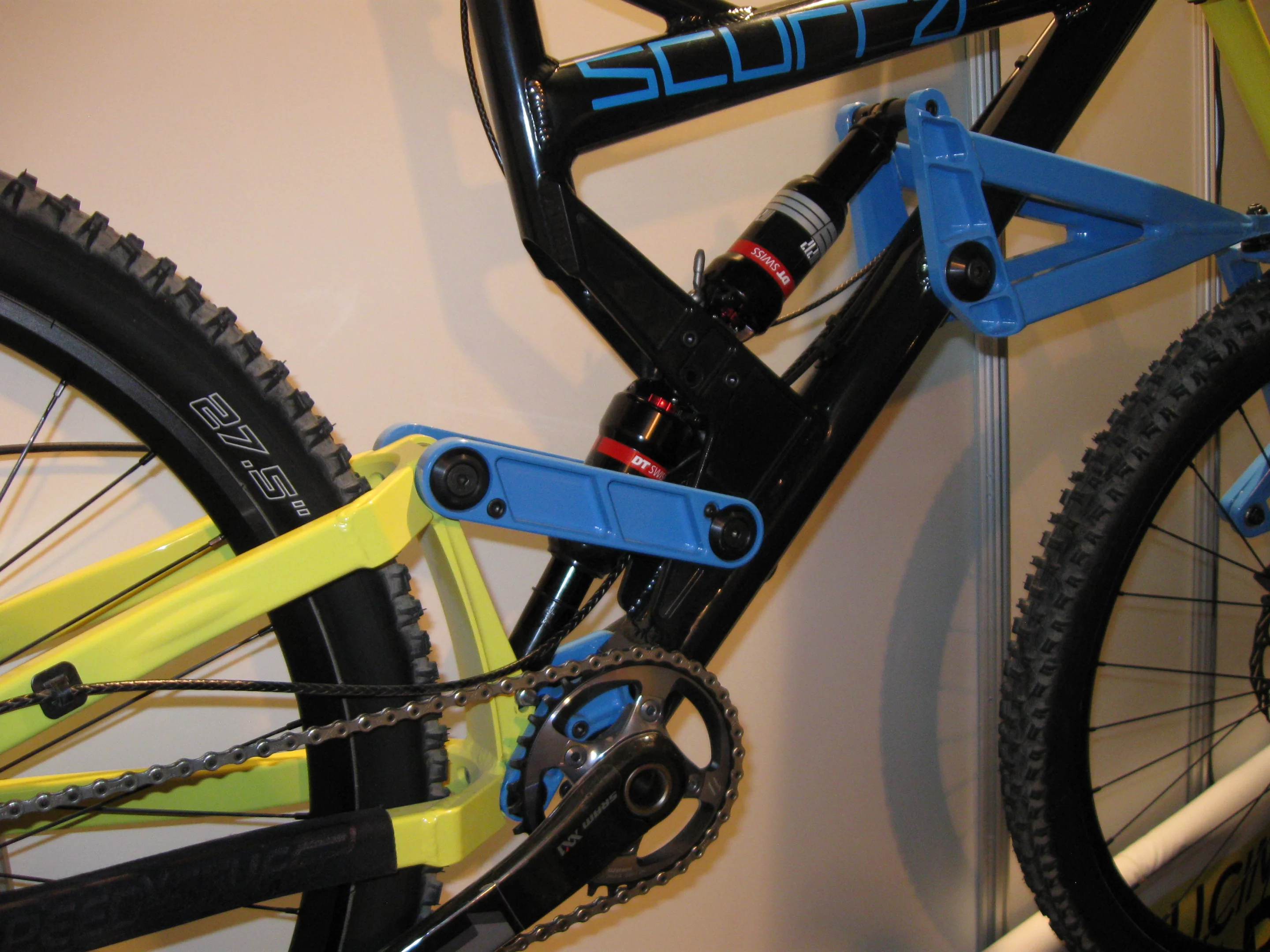 The two identical shocks sit head-to-head