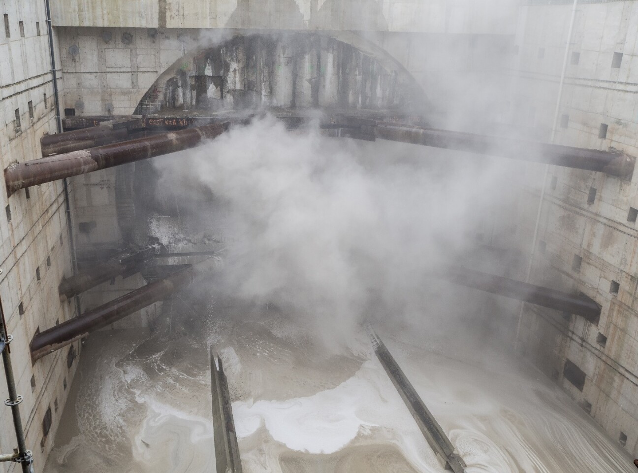Dust erupts as Bertha breaks free