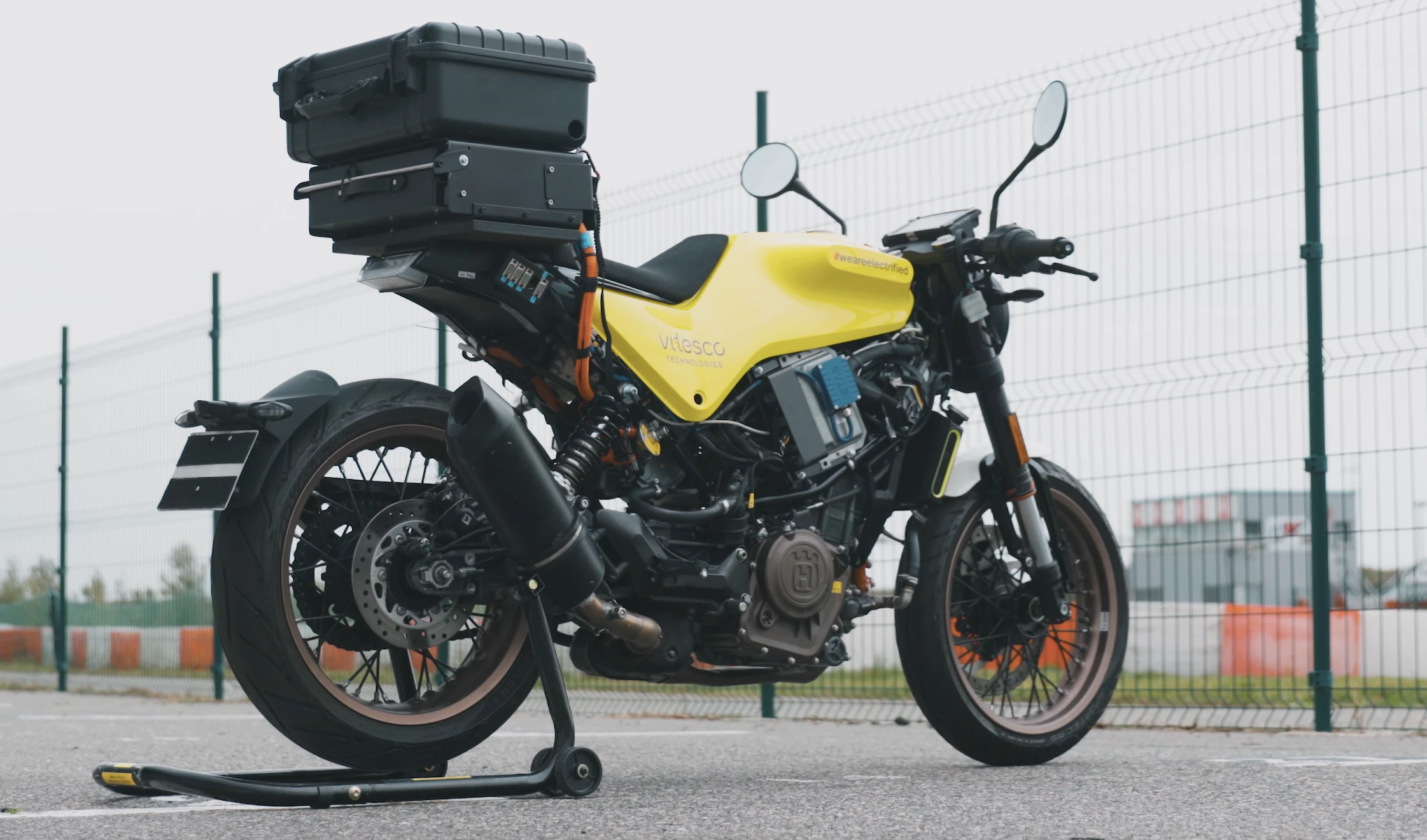 Taking a 401cc Husqvarna streetbike as a base, Vitesco has proven its hybrid system in a prototype