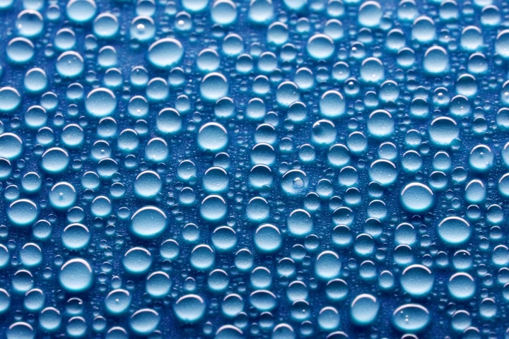Hydrophobic surfaces cause water to bead up and roll off – and superhydrophobic surfaces do so even more