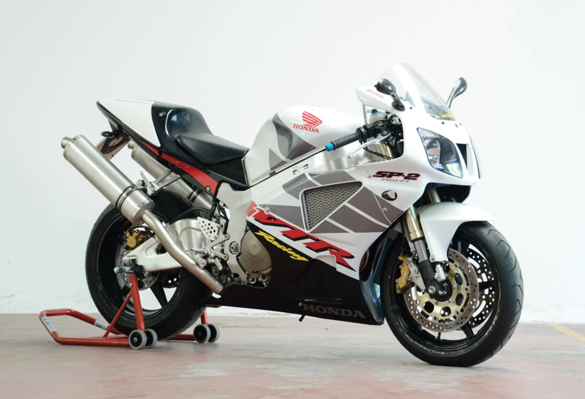 This 2003 Honda VTR 1000 SP2 sold for €14,040 ($14,891) at RM-Sotheby's DueMile Route auction in Milan on 25-27 November, 2016