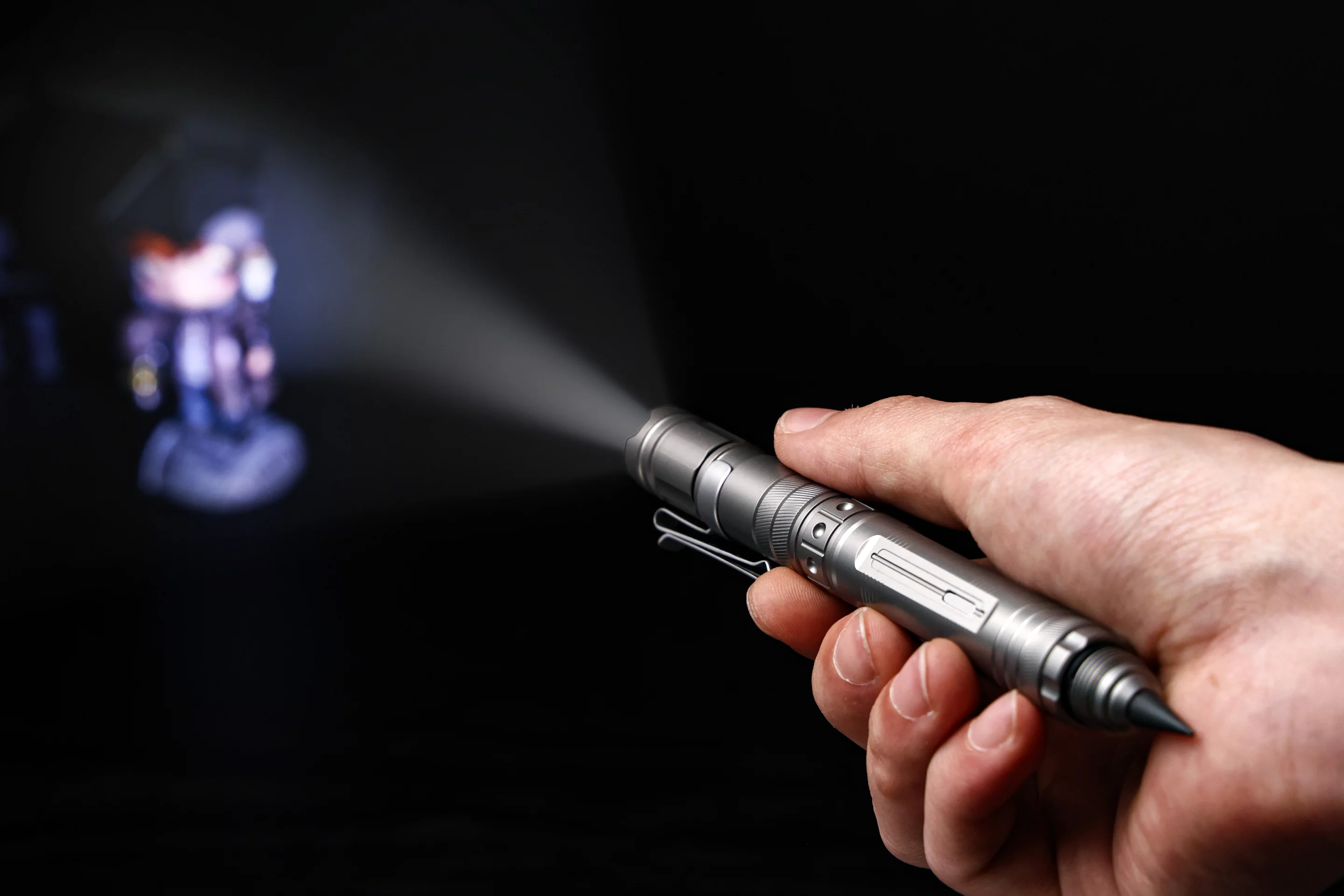 The VeroLite includes a flashlight that can be removed or used in place