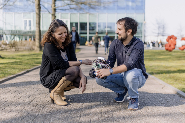 Elisabetta Chicca (left) and Thorben Schoepe with their robot designed to mimmick insect navigation