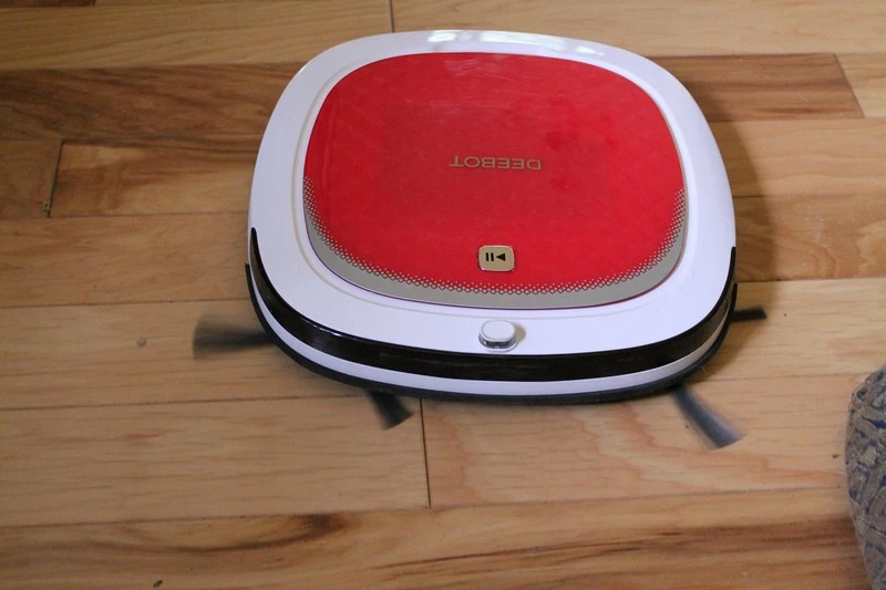 The Deebot D35 in action