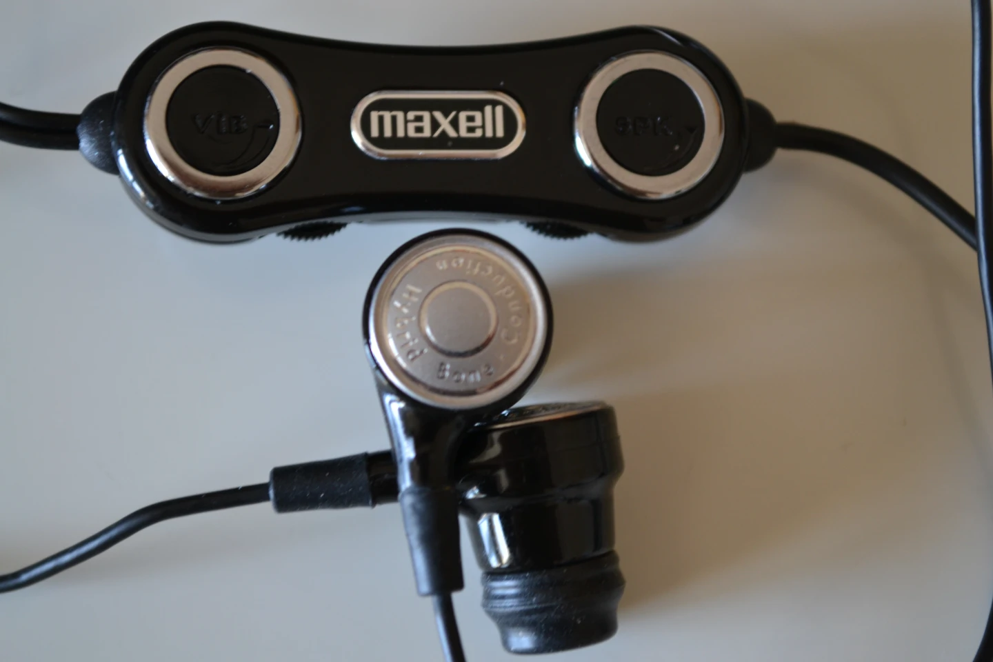 Maxell says that its Vibrabone earphones bring mobile gaming to life and the hybrid bone conduction technology allows you to actually feel the music