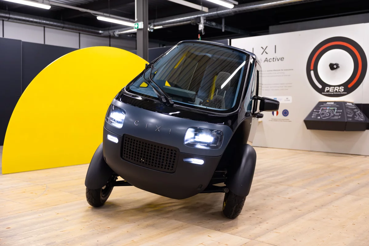 The Vigoz seats two in a weather-protected bubble, is aimed at having a per-charge range of 160 km and has a top pedal-powered speed of 120 km/h