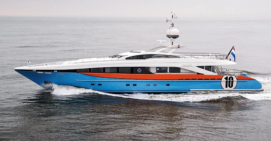 RAISED PILOTHOUSE SEMI-DISPLACEMENT OR PLANING MOTOR YACHTS winner Aurelia