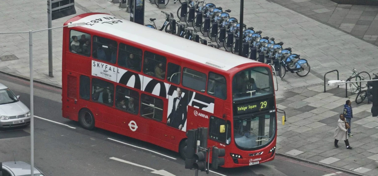 Even at great distances, you can still clearly see the faces of individual people and pinpoint famous landmarks