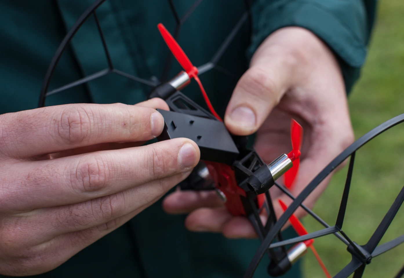 While understandable given its size, eight minutes of flying time before needing a recharge makes it hard to build up any real momentum (Photo: Noel McKeegan/Gizmag)