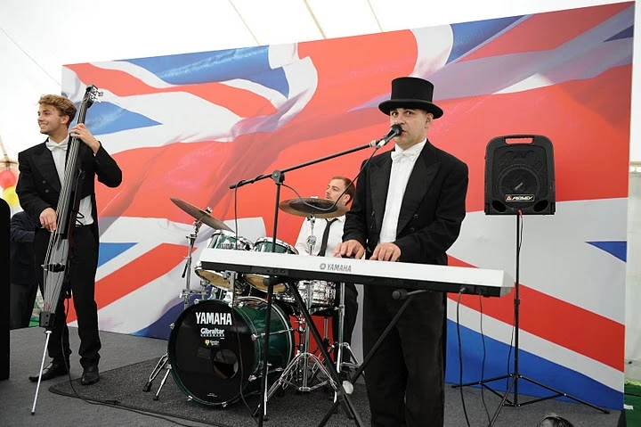 Musical entertainment at the Google-supported Bletchley Park fundraiser - with musicians suitably attired for the occasion (Photo: Google)