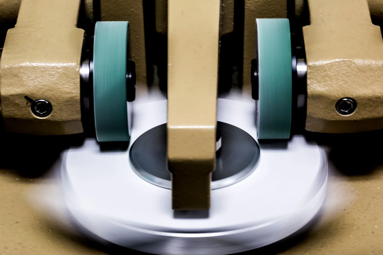 A new superhydrophobic, self-healing material is subjected to an erosion test