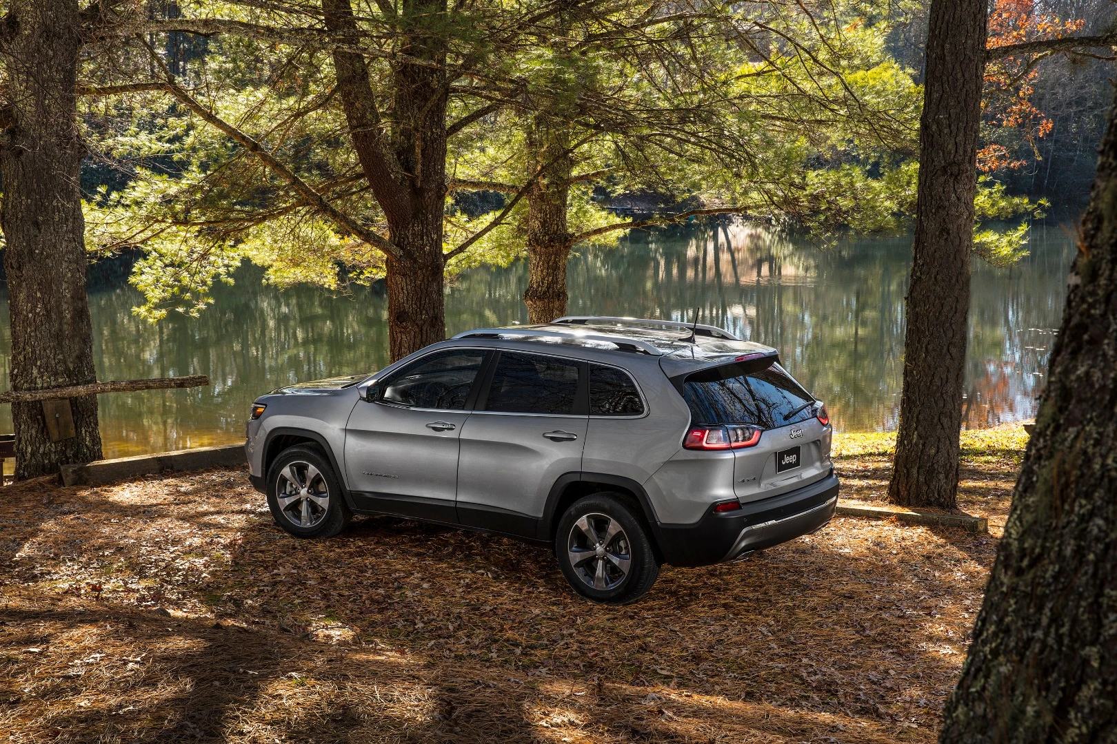 The rear hatch of the new 2019 Jeep Cherokee is less bulbous than in the previous design, adding more sport to the crossover