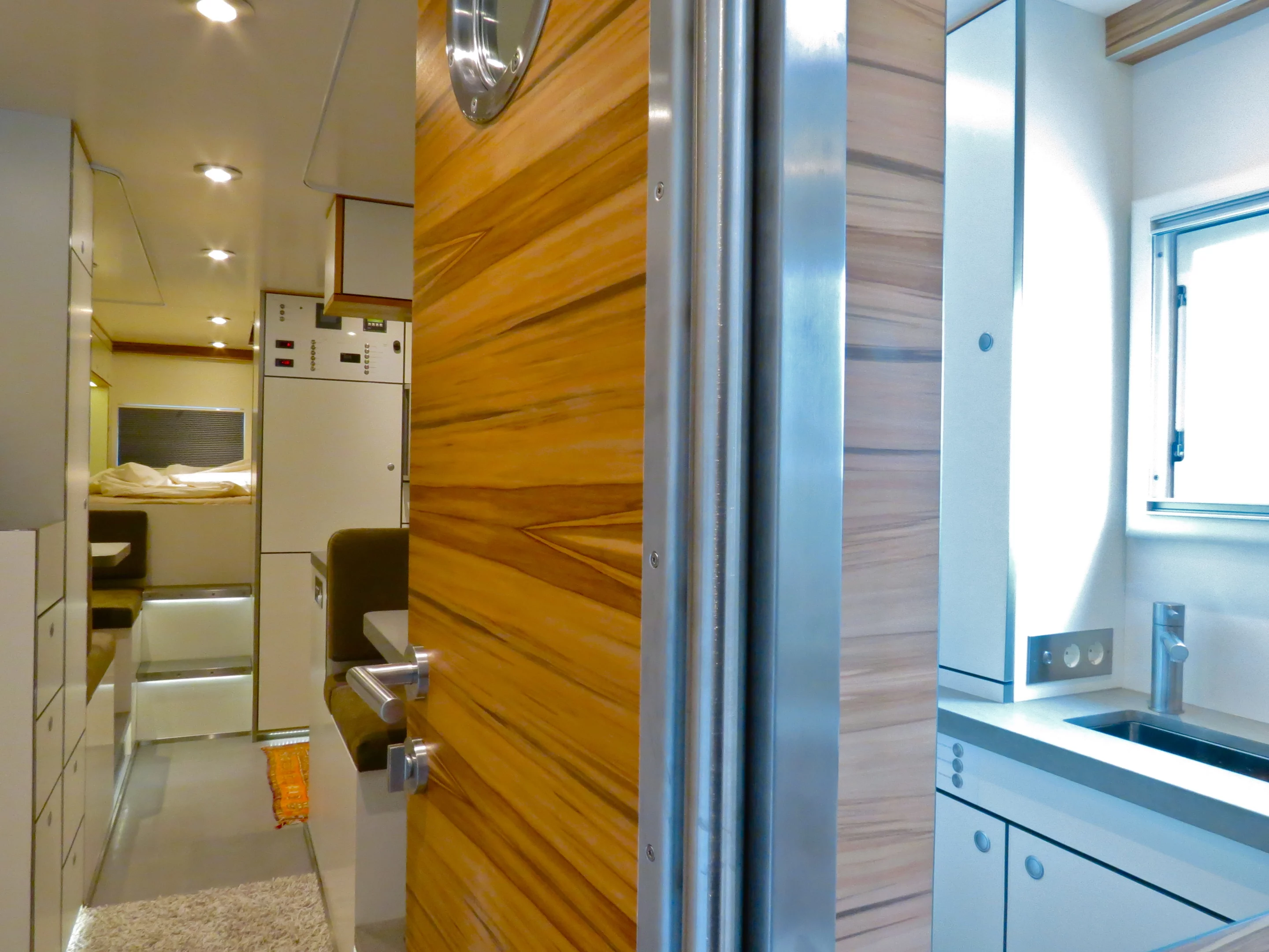 Inside the Global XRS 7200