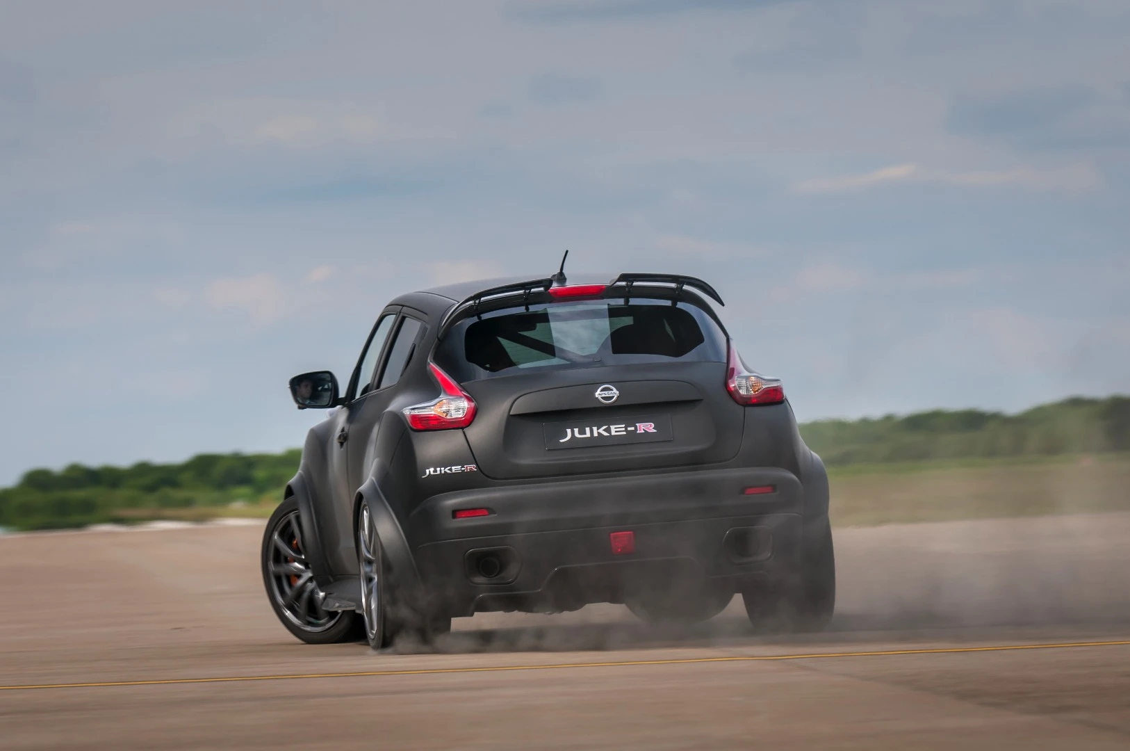The Juke-R 2.0 concept made its global dynamic debut at Goodwood Festival of Speed. The original Nissan Juke-R Crossover supercar was introduced four years ago, marrying Nissan’s innovative Juke with the engine and running gear from the legendary Nissan GT-R. Now four years on, Juke-R has been given an upgrade based on the latest model of the Juke plus extra dollops of power.