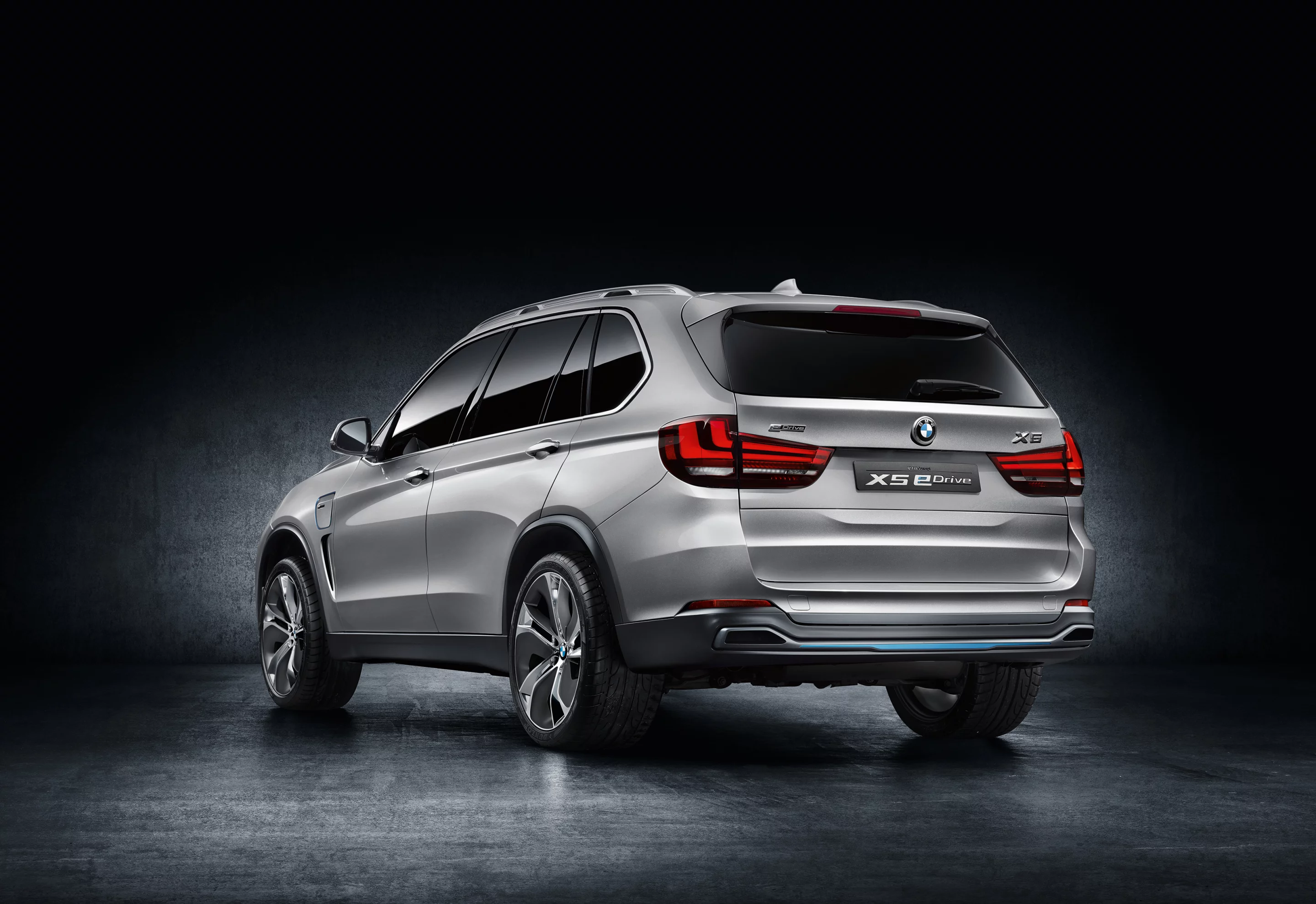 The X5 concept combines eDrive and xDrive