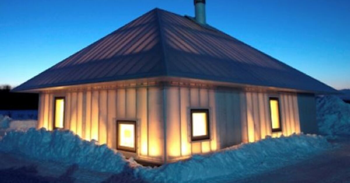 Experimental cold climate house built in Japan