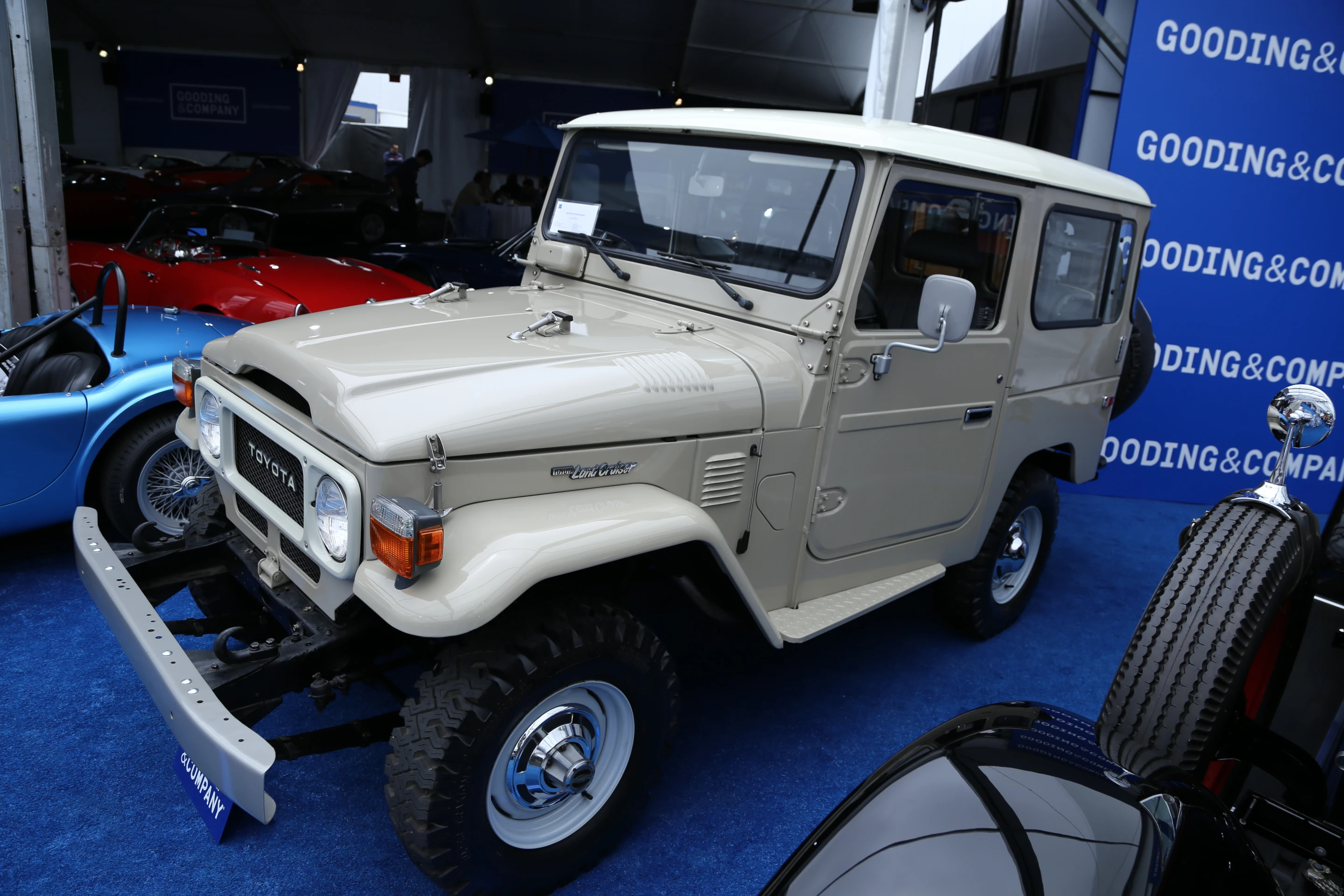 A low mileage example of a 1980 Toyota FJ40 Land Cruiser went for a whopping $137,500 at Gooding & Co (Photo: Angus MacKenzie/Gizmag.com)