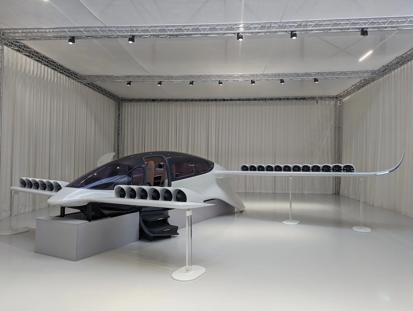 People will flip their lids when they first see a Lilium Jet come in to land. In person, it's absolutely spectacular