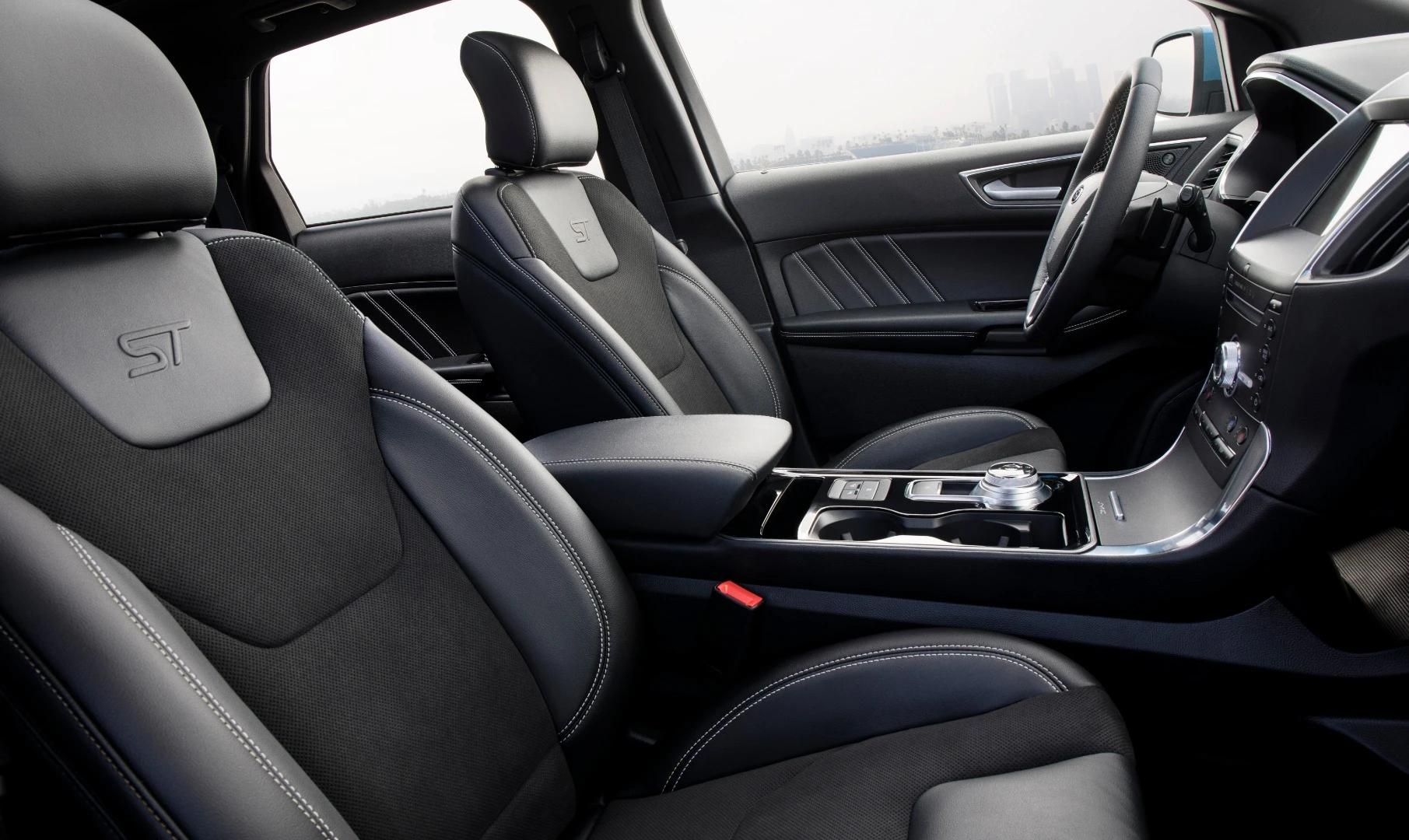 The 2019 Ford Edge comes in four basic flavors: the base SE, the slightly better SEL, the luxurious Titanium, and the performance-oriented ST
