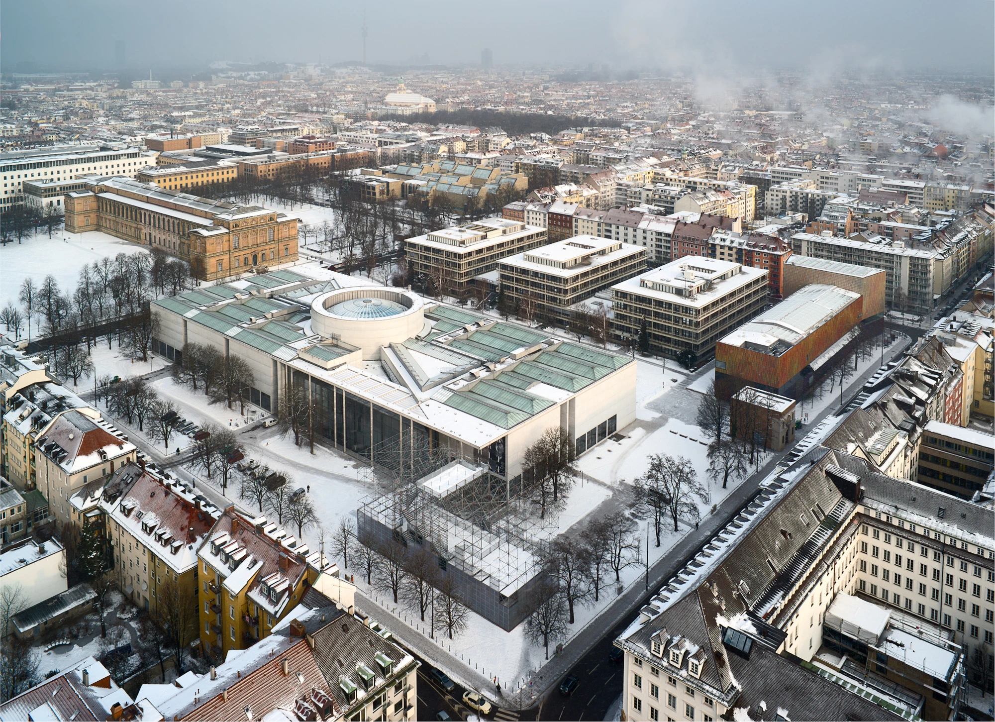 Schaustelle (or "show site") is located directly adjacent to the existing museum building (Photo: Rainer Viertlböck, 2013 © Fotograf / Pinakothek der Moderne)