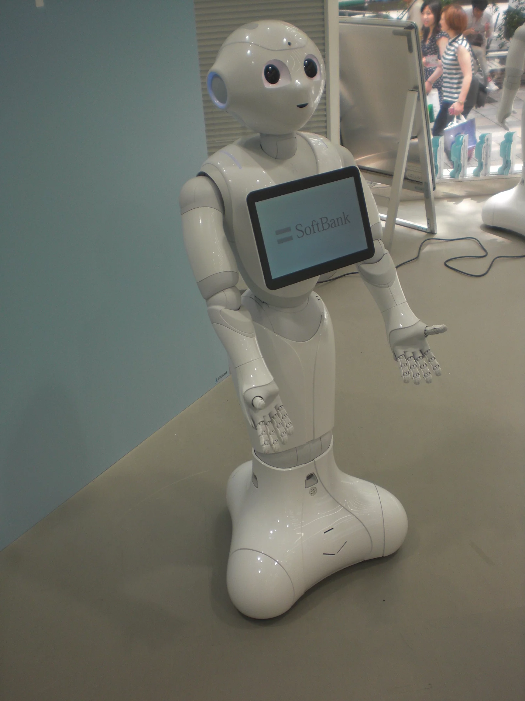 Pepper sports a 10.1-in touchscreen display on its chest (Photo: Stephen Clemenger/Gizmag)