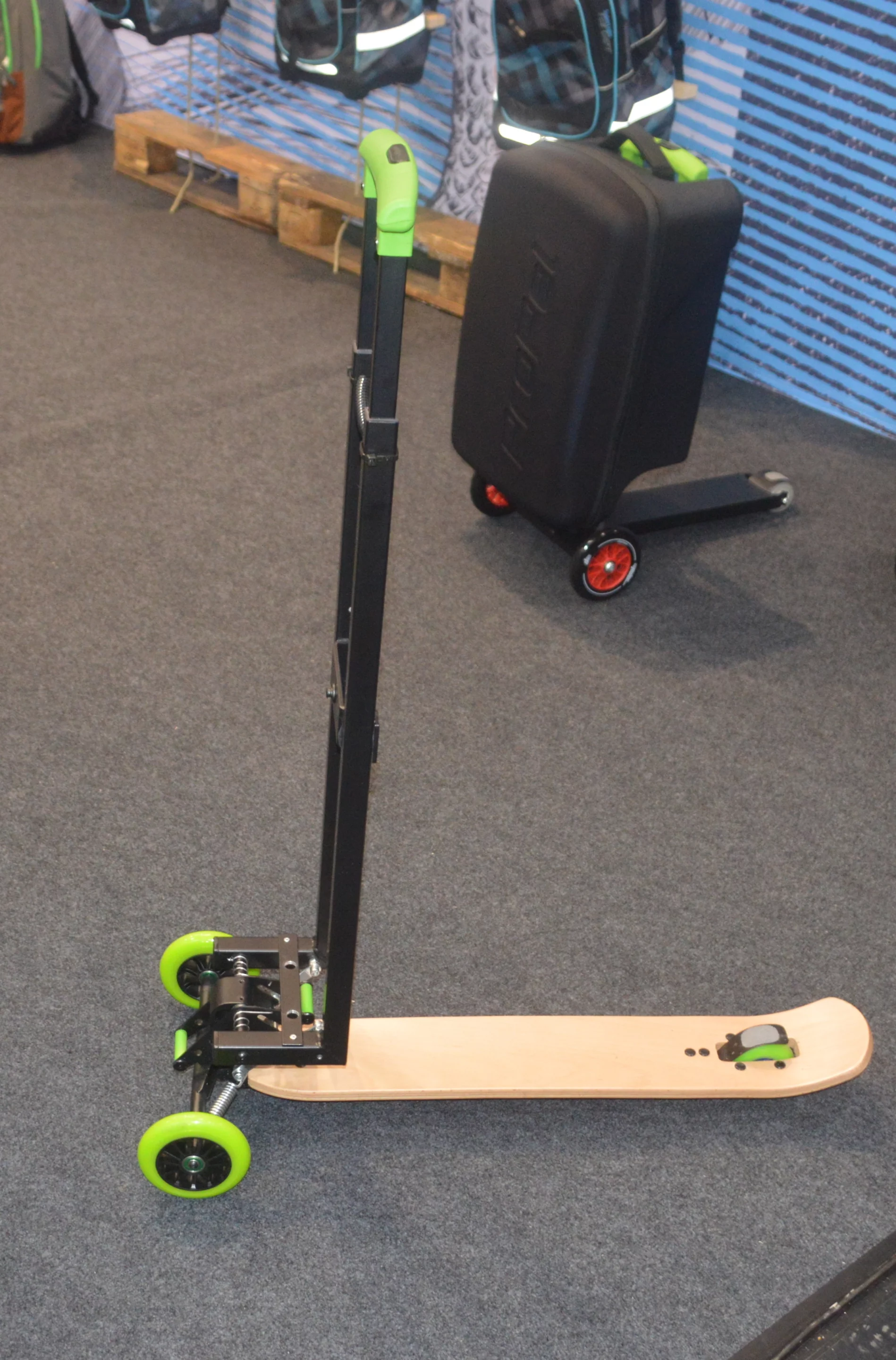 The 4 in 1 Urban can drop the pack and roll as scooter only