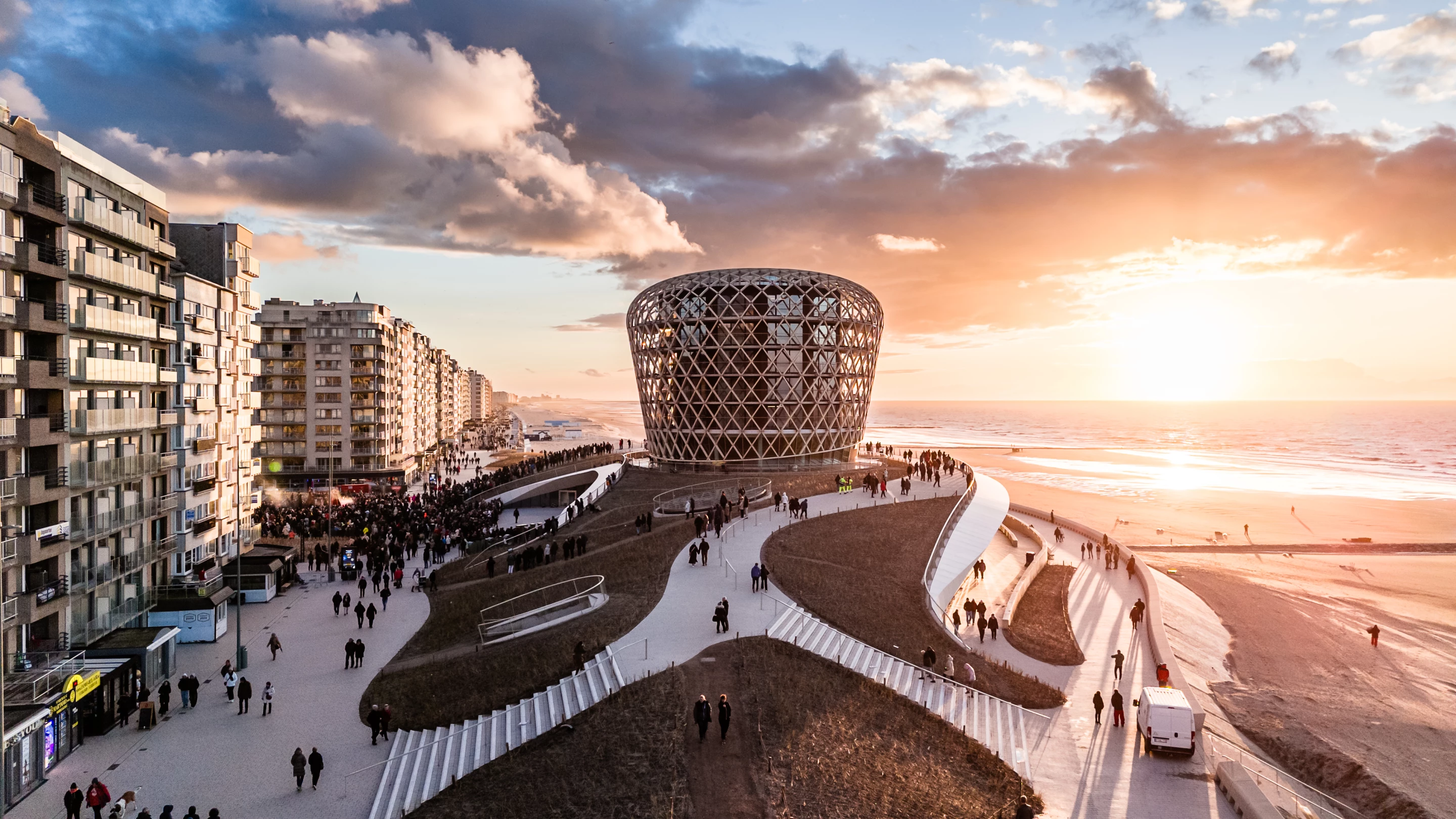 Silt extends a nearby square, allowing pedestrians to walk on top of the artificial dune and enjoy the view