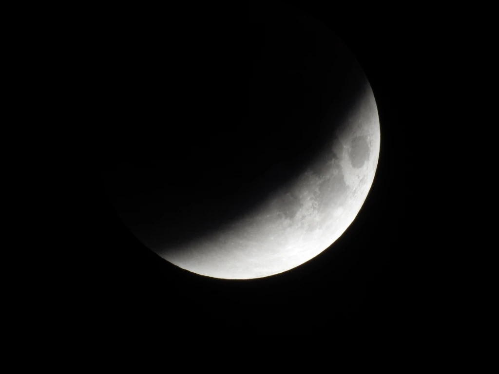Blood Moon as captured by Luis on Terceira Island in the Azores, Portugal