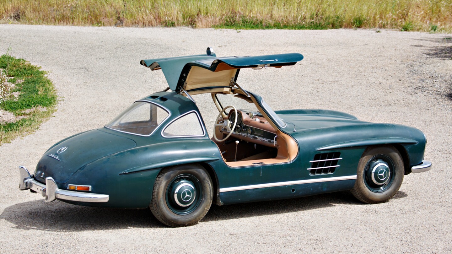 1955 Mercedes-Benz 300 SL Gullwing | Estimate: $1,000,000 to $1,300,000 | Official Auction Description: Gooding & CoLot 018