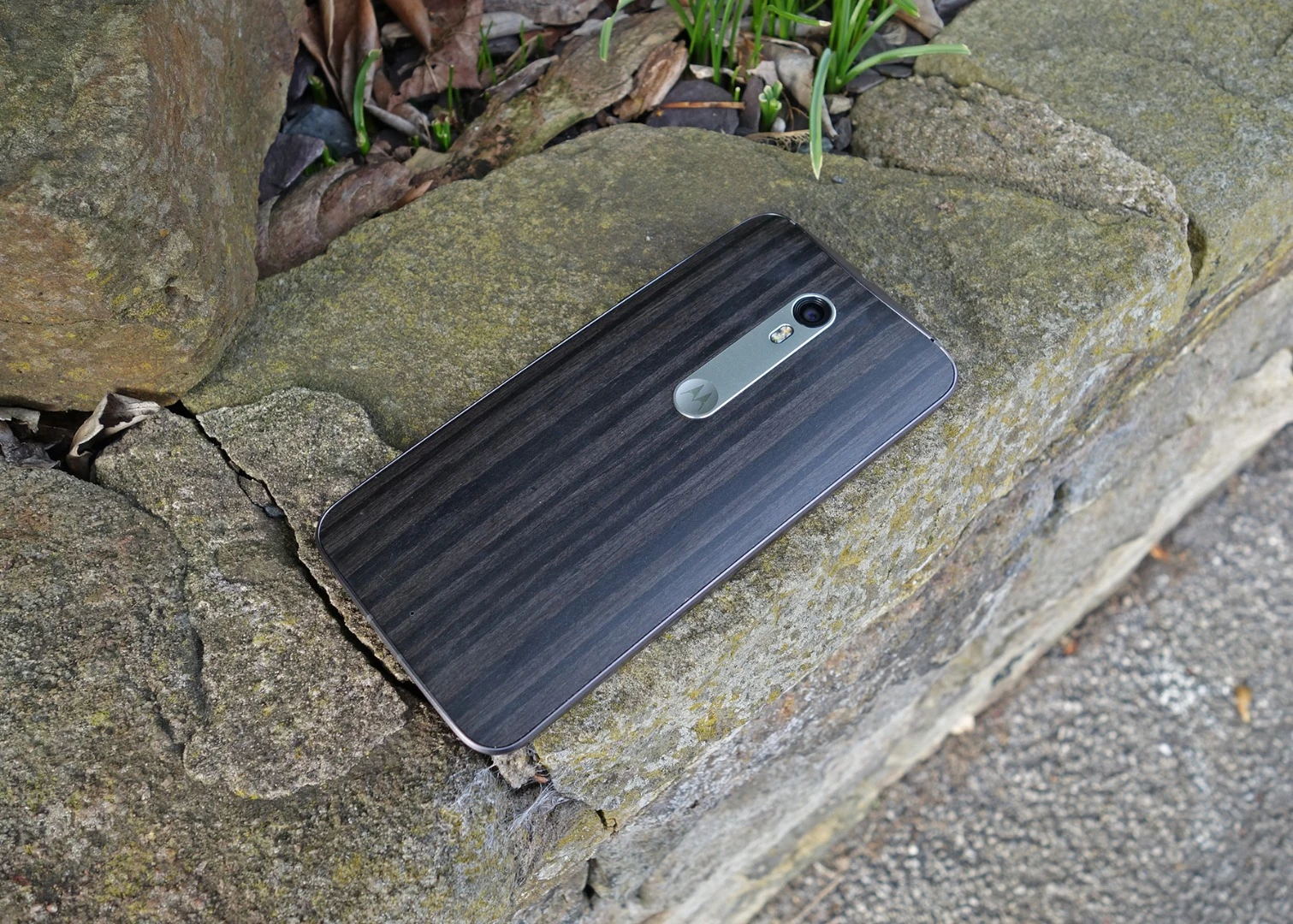 The phone comes with a Motorola Camera app as well as the stock Android one