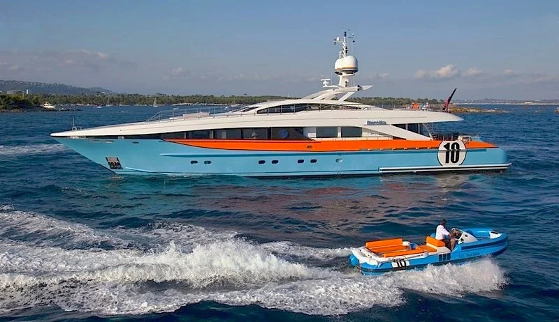 RAISED PILOTHOUSE SEMI-DISPLACEMENT OR PLANING MOTOR YACHTS winner Aurelia