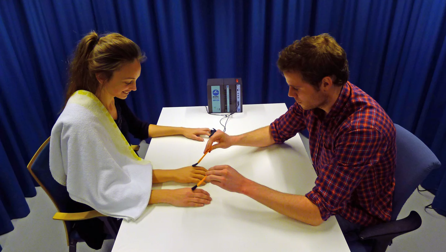 The 'third arm' experiment being performed at Karolinska (Photo: Henrik Ehrsson)