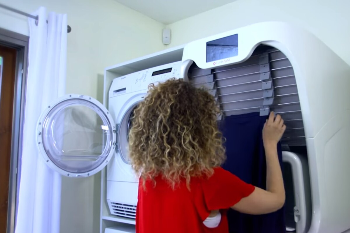 Fold it, mate! The FoldiMate folds and freshens your laundry for you