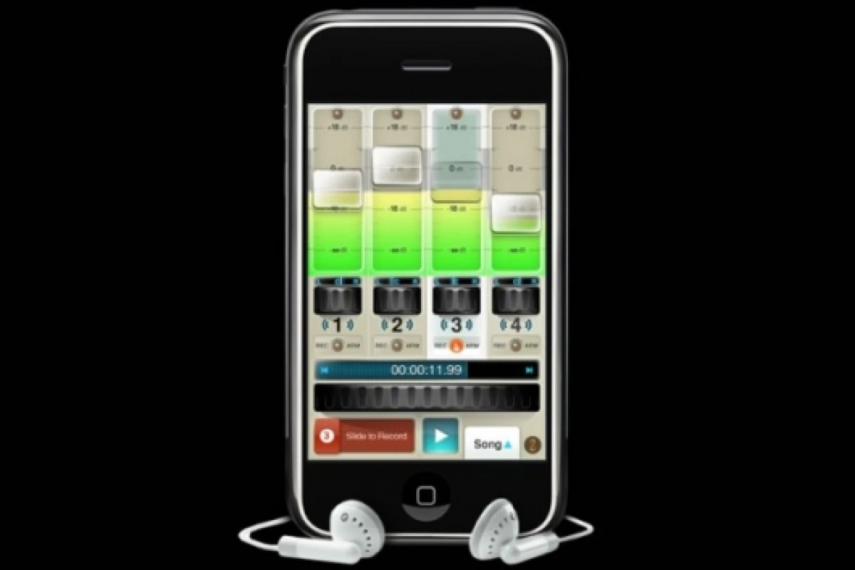 FourTrack app on the iPhone
