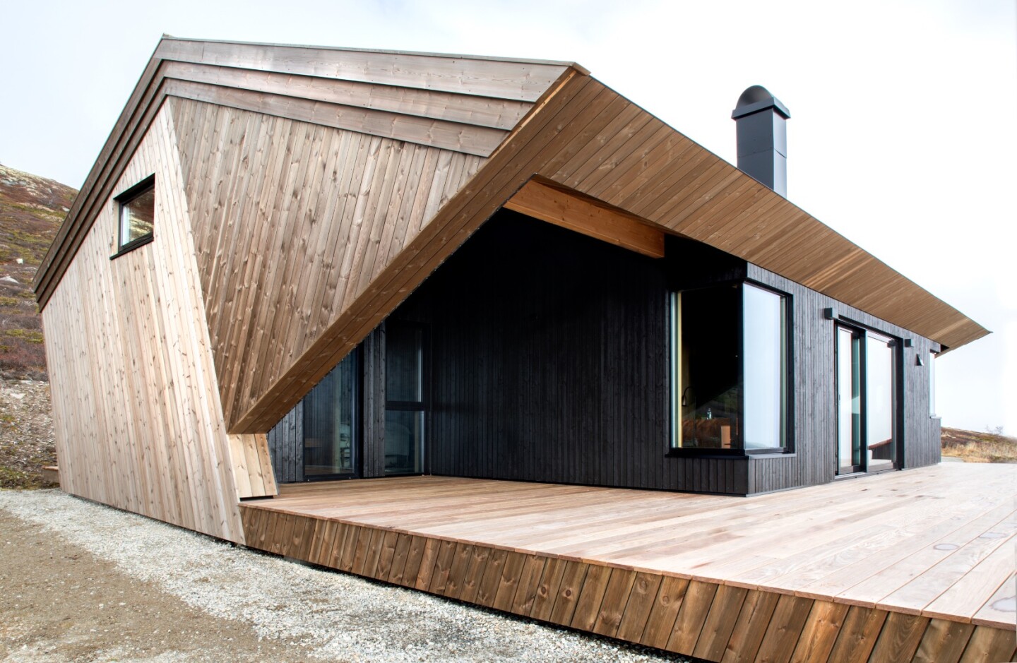 "Cabins are to have sectioned windows, standing wood paneling, 22-27 degrees gabled roofs and triple bargeboards," explains head architect Grethe Løland of Arkitektværelset AS