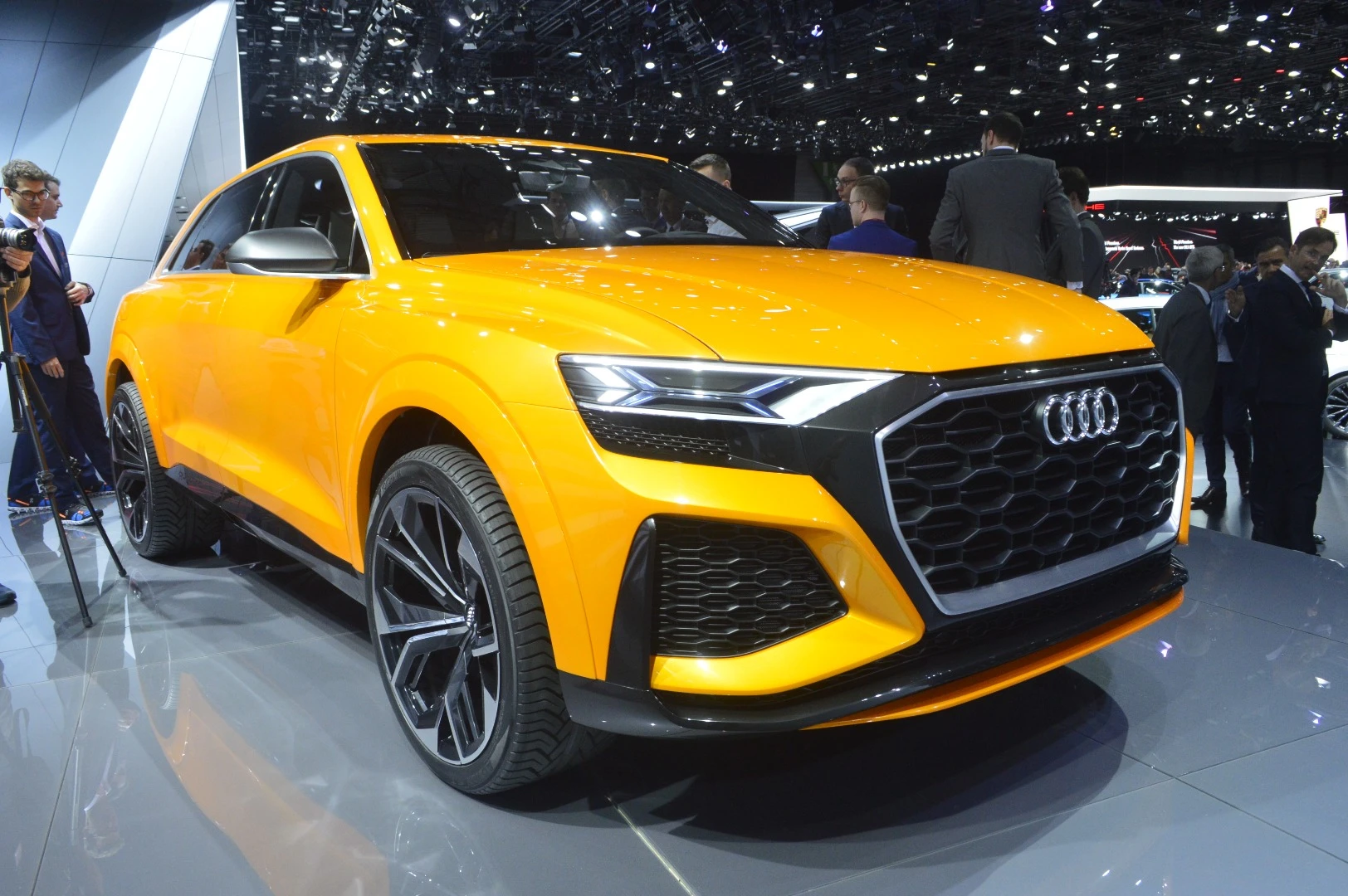 Audi says that the Q8 sport concept’s 0-100 km/h (62 mph) time is only 4.7 seconds - phenomenal for a full-sized SUV