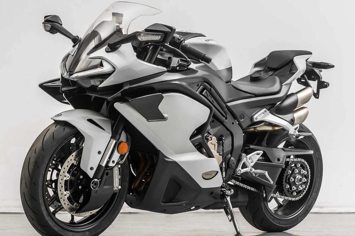 CFMoto's recently revealed images of its new sportbike, the 750SR-R model... with a seatbelt
