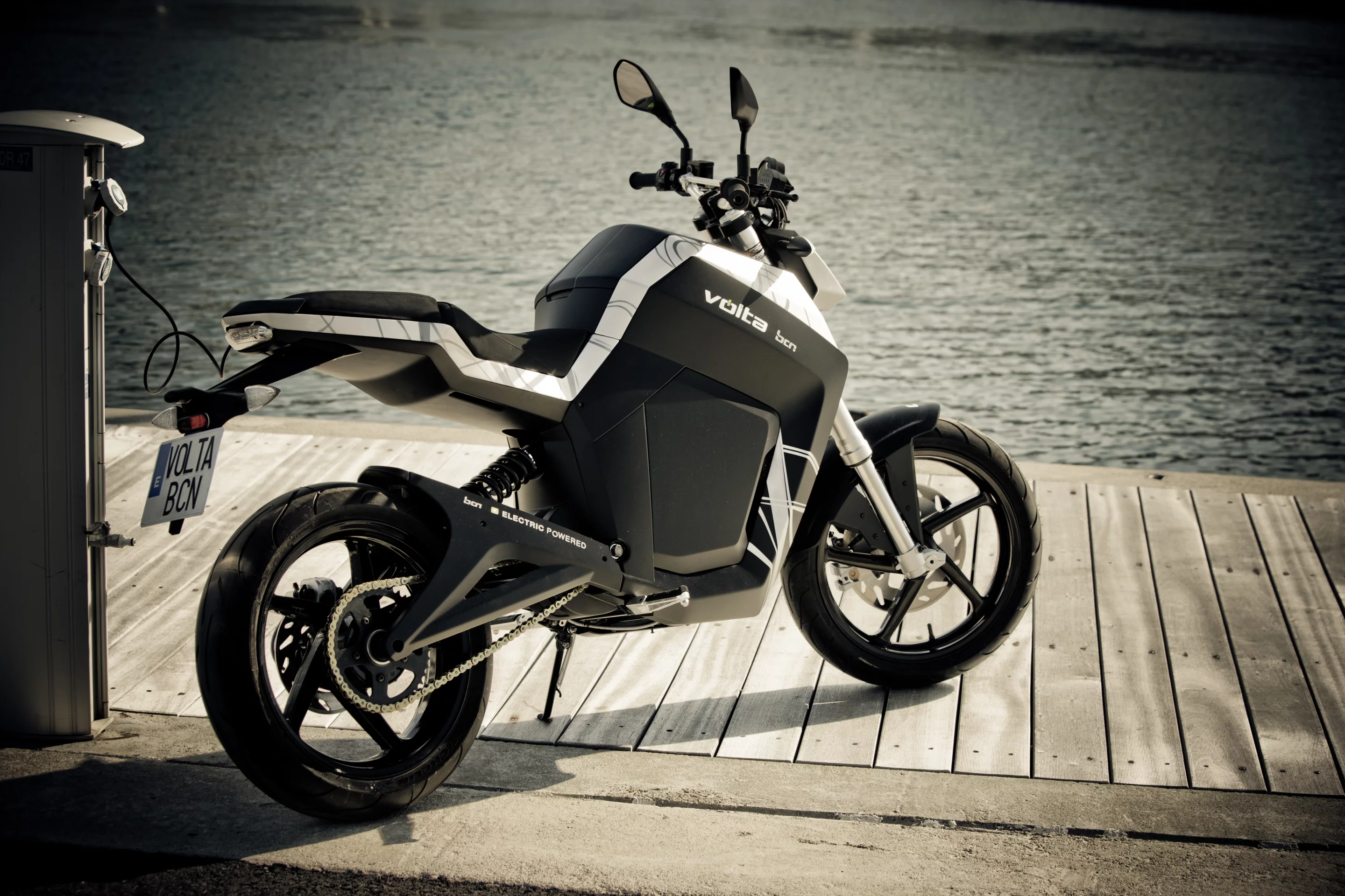 Like the BCN Sport model, the Volta BCN City electric motorcycle has a 33 bhp/25Kw DC electric motor