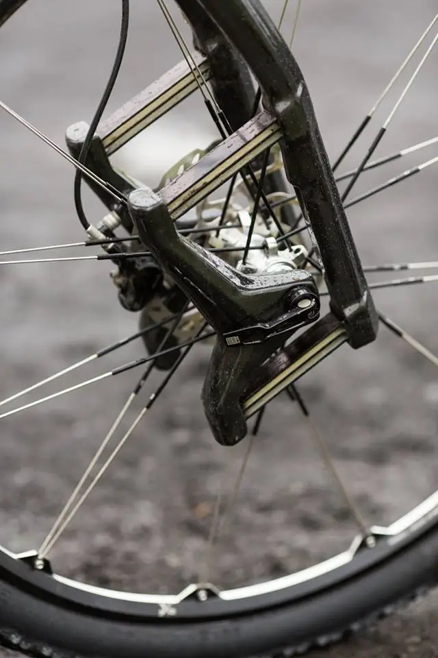 The Lauf fork has no moving parts, requires no maintenance, and weighs just 980 grams