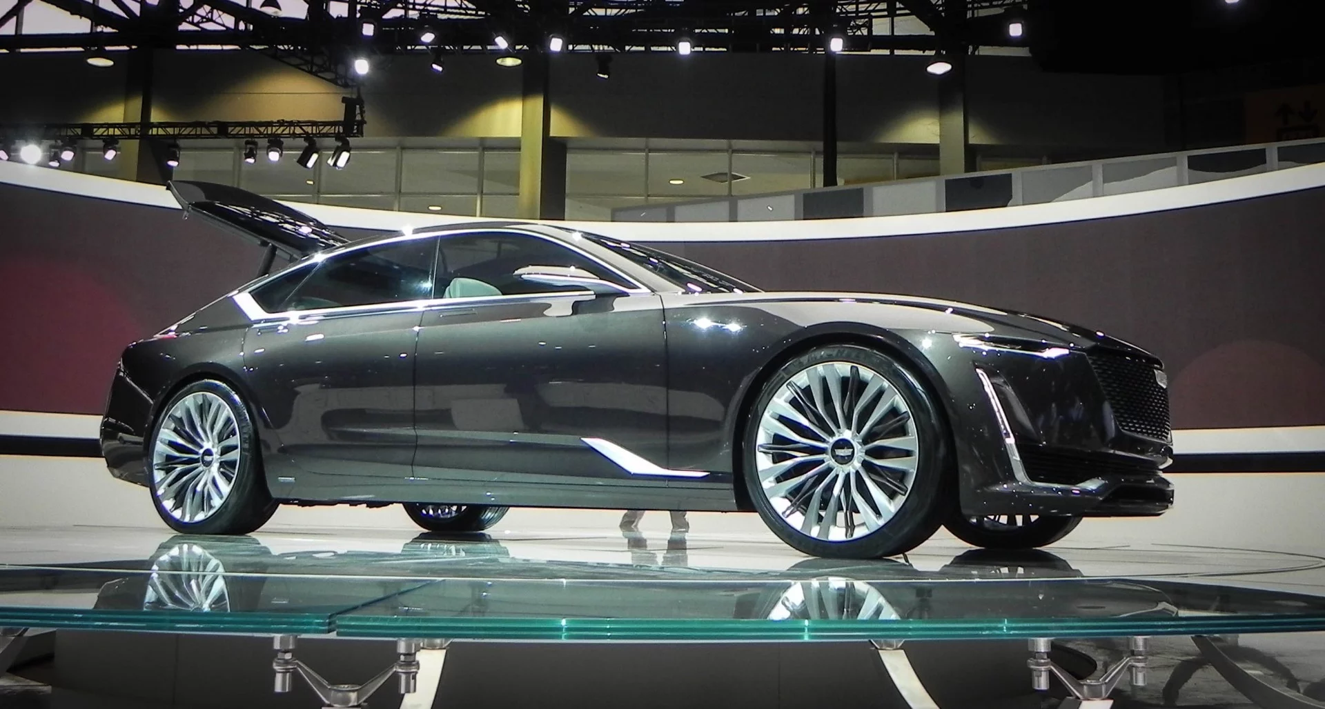 The exterior design of the Cadillac Escala Concept is very Caddy, with a strong nose and low profile