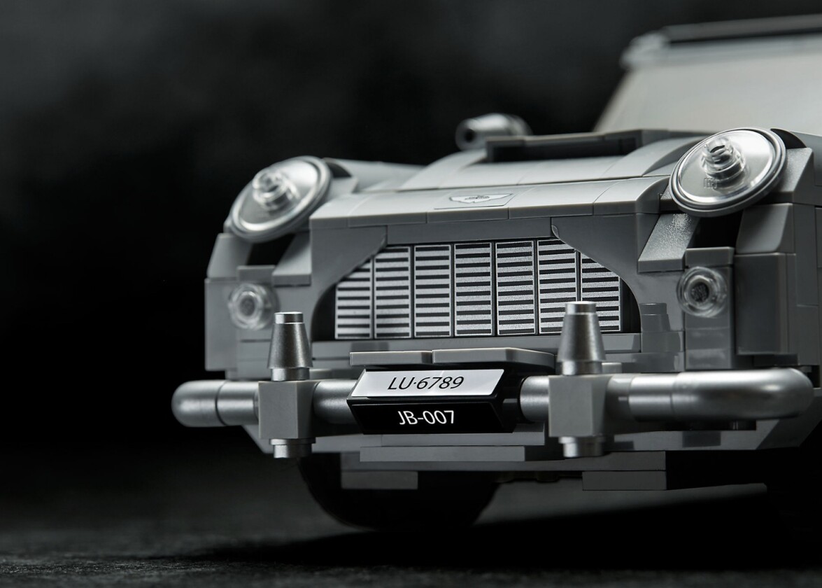 Rotating number plates are one of the authentic touches added to the Lego DB5