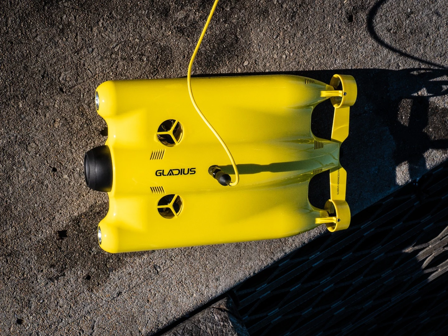 The tether cable is rated for a 100 kg weight, meaning you can use it to lift the drone in and out of the water without fear of it snapping