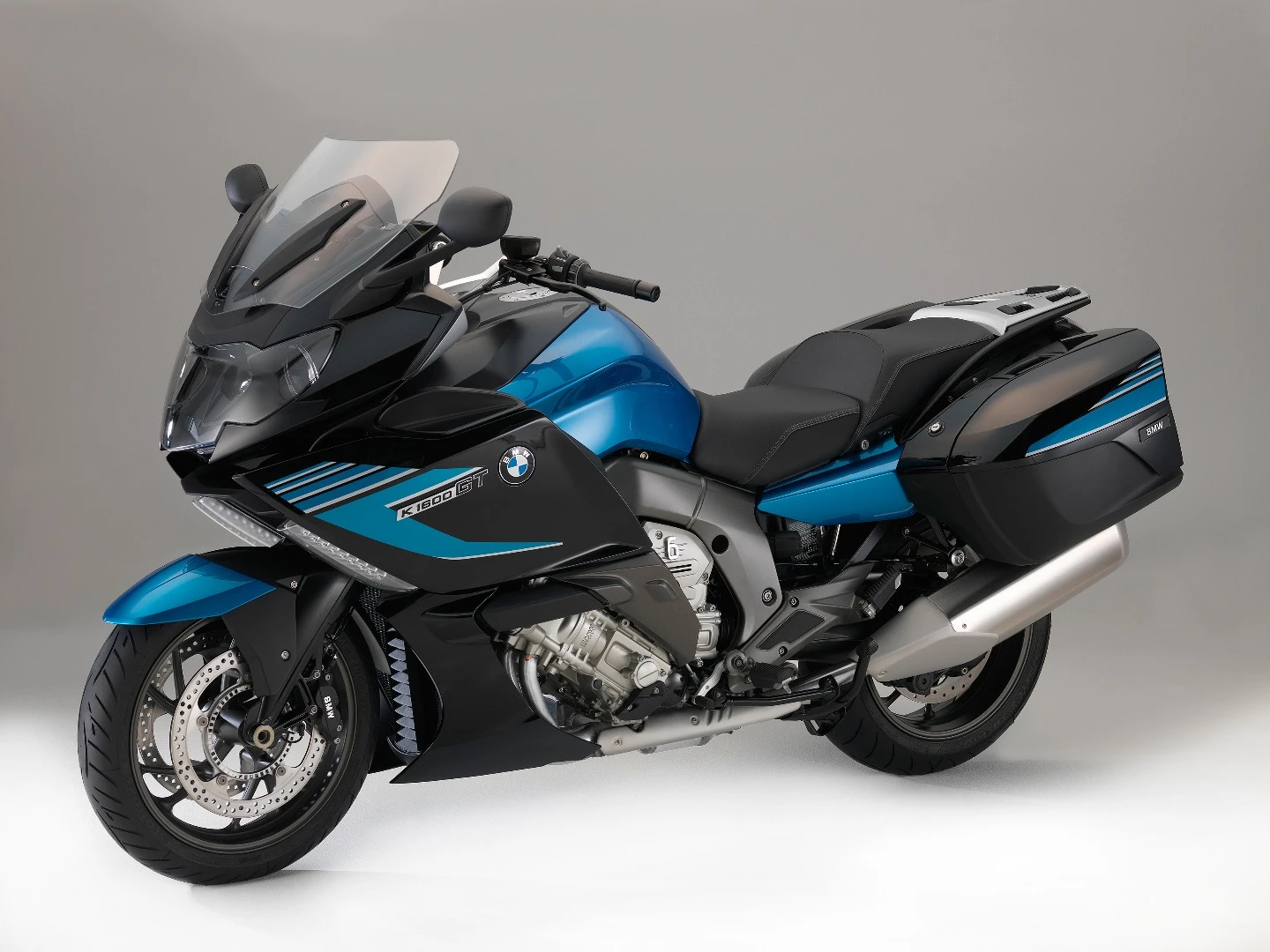 The dynamic brake light, as part of the Ride Modes Pro package, will be a standard feature for the 2016 K1600 model family