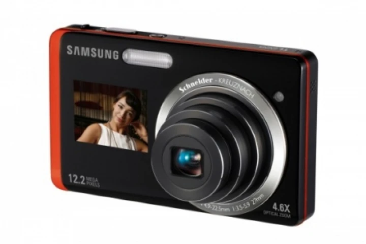 The DualView Samsung TL225 and its 1.5-inch front LCD screen