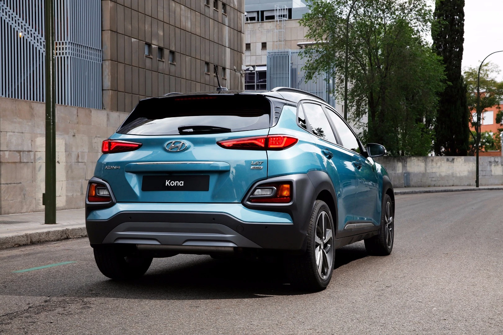 The Kona looks strong and planted from the rear